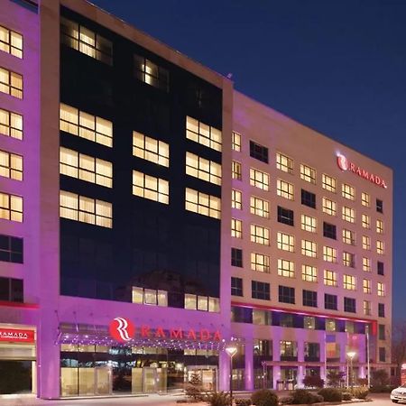 Hotel Ramada Piteşti Kültér fotó