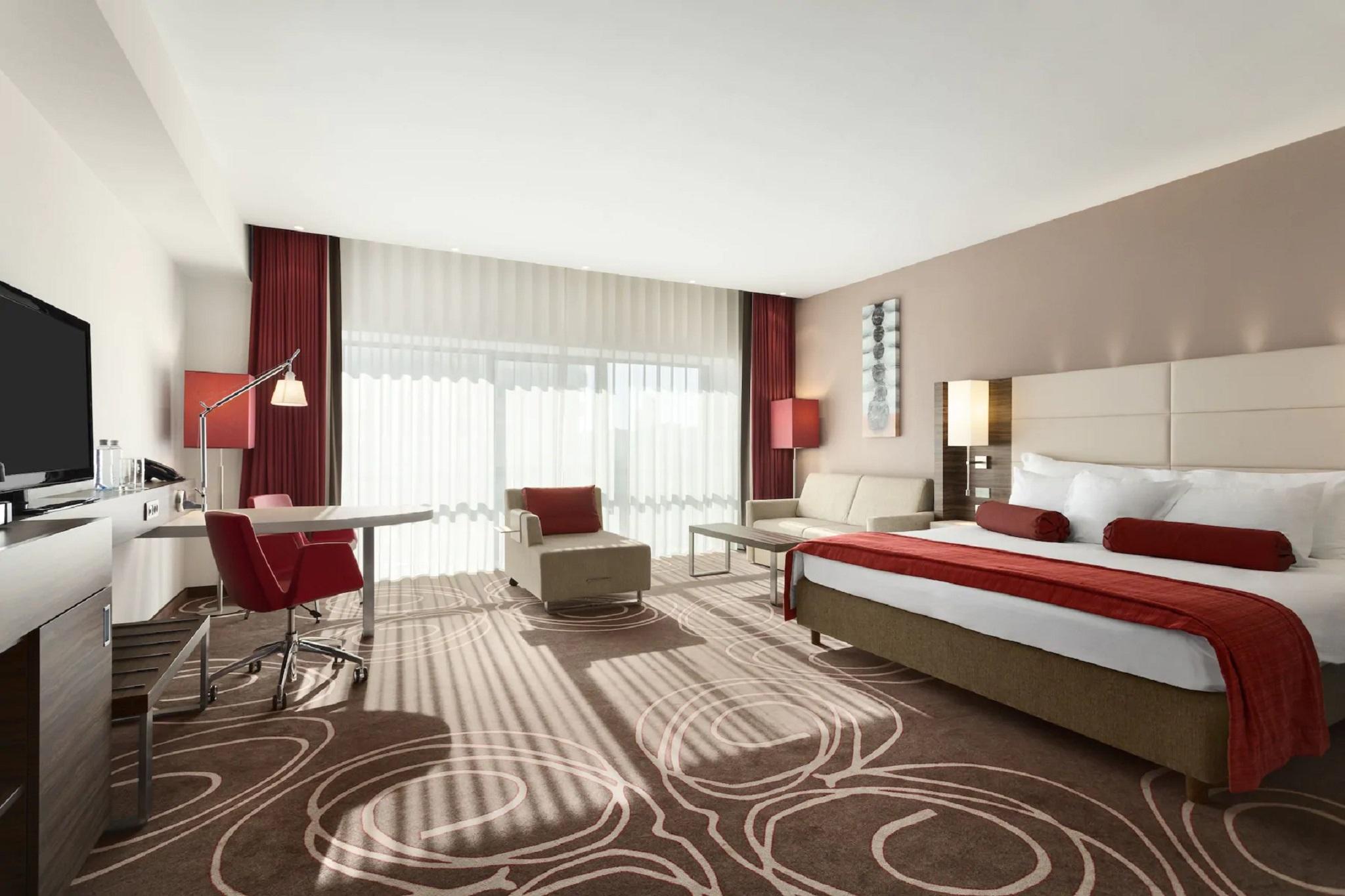 Hotel Ramada Piteşti Kültér fotó