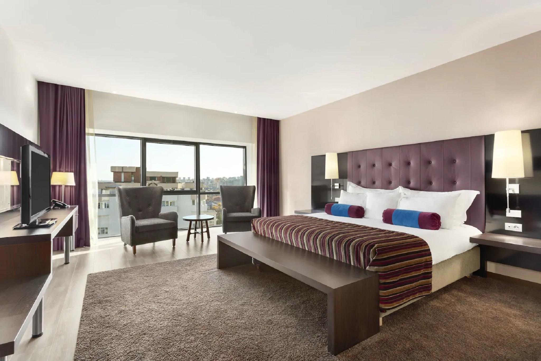 Hotel Ramada Piteşti Kültér fotó