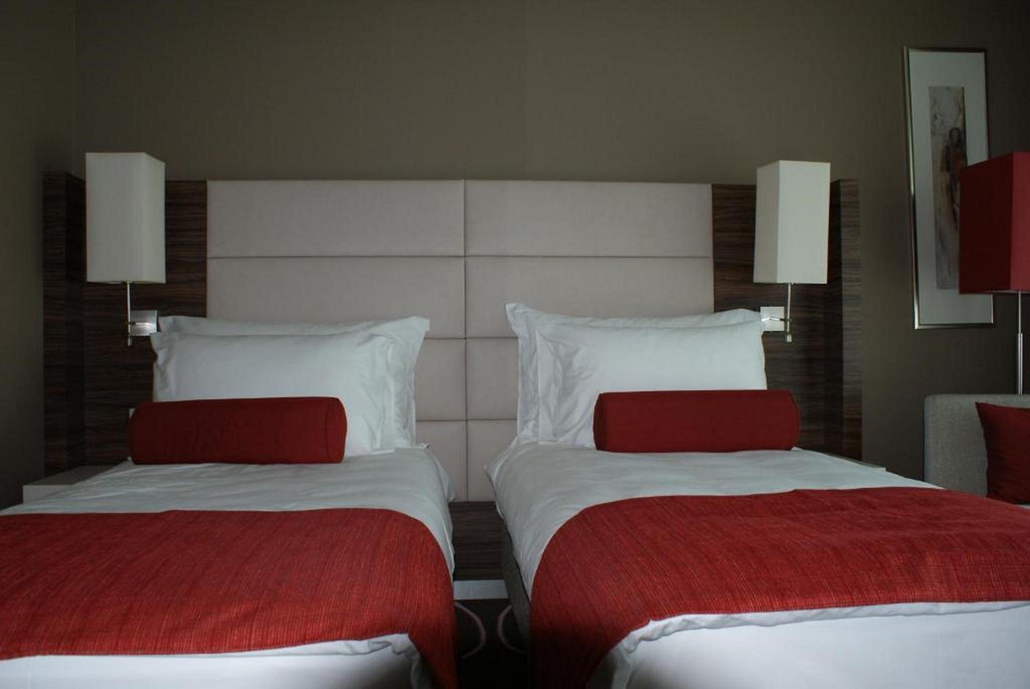 Hotel Ramada Piteşti Kültér fotó