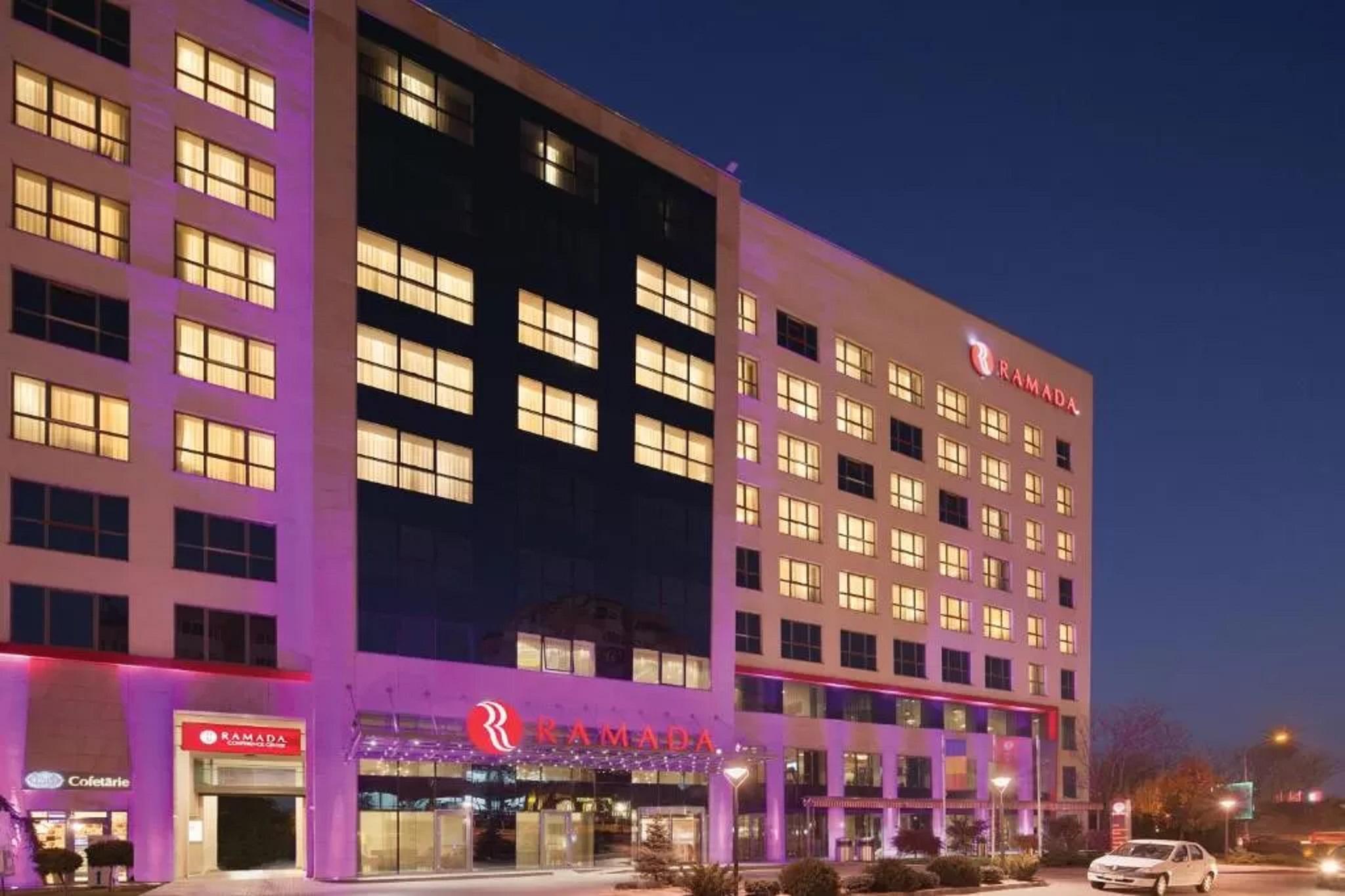 Hotel Ramada Piteşti Kültér fotó