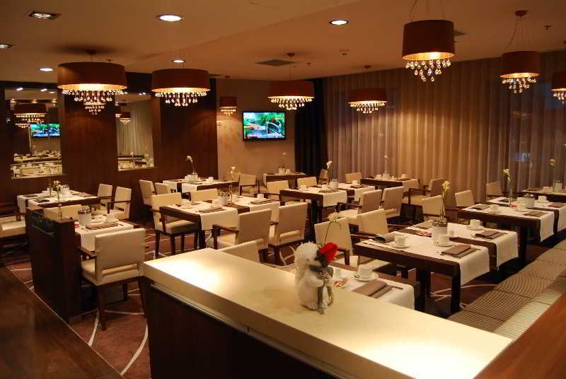 Hotel Ramada Piteşti Kültér fotó