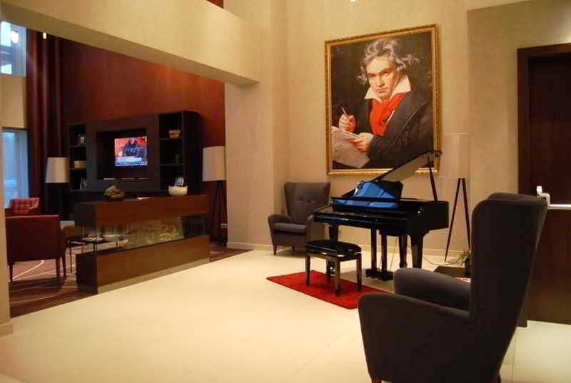 Hotel Ramada Piteşti Kültér fotó