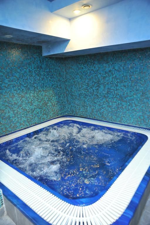 Hotel Ramada Piteşti Kültér fotó