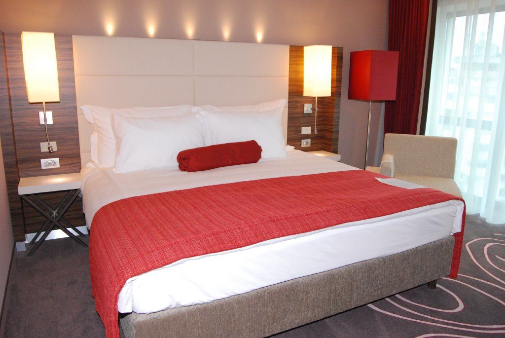 Hotel Ramada Piteşti Kültér fotó