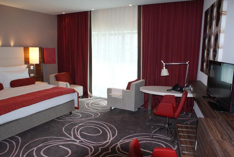 Hotel Ramada Piteşti Kültér fotó