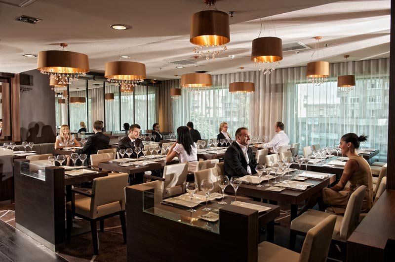 Hotel Ramada Piteşti Kültér fotó