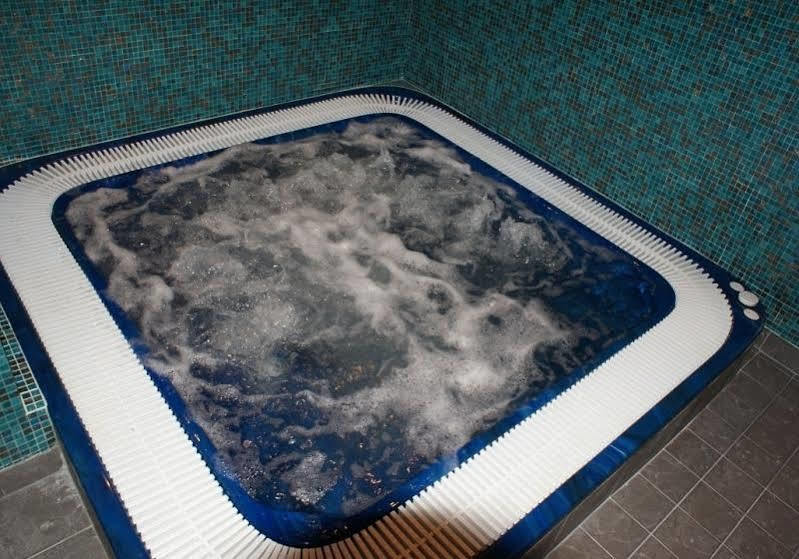 Hotel Ramada Piteşti Kültér fotó